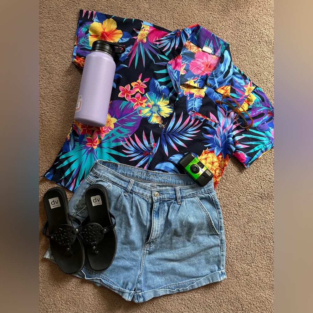 Hawaiian button up collared shirt